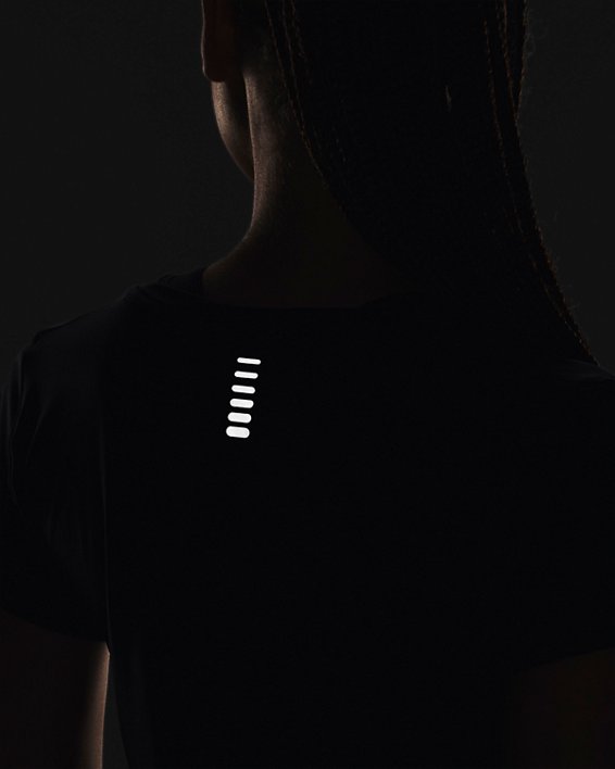 女士UA Iso-Chill Laser T恤 in Black image number 3